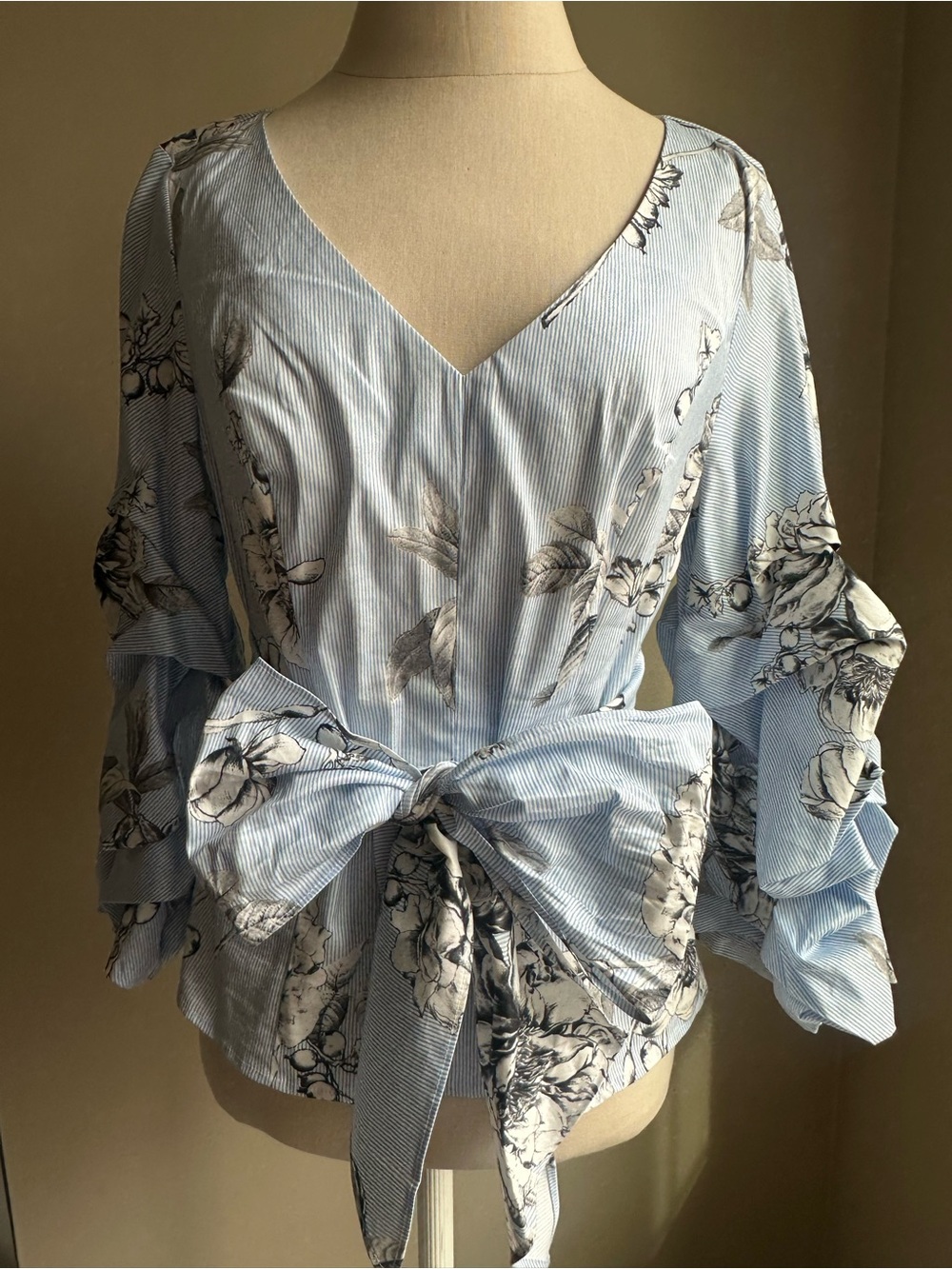White House Black Market Light Blue Floral V-Neck Tie-Waist Blouse